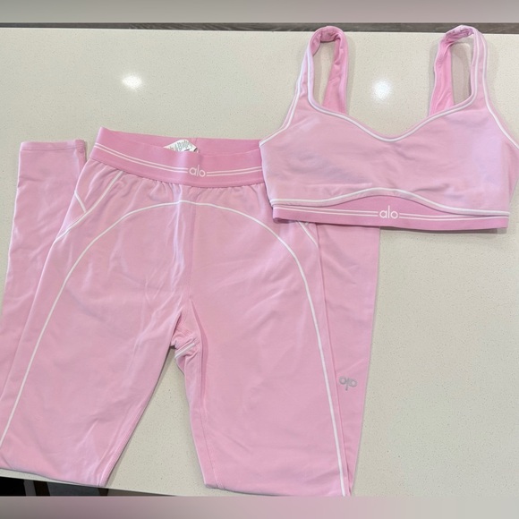Alo Sweet Pink Airbrush High-Waist Heart Throb Leggings and Bra - Picture 2 of 5
